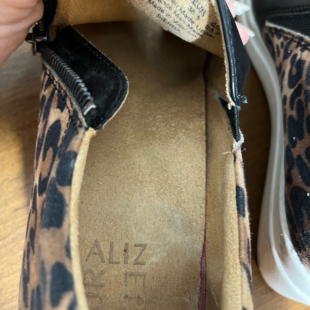 Women’s Naturalizer black and animal print wedge shoes size 6.5 - Picture 2 of 6